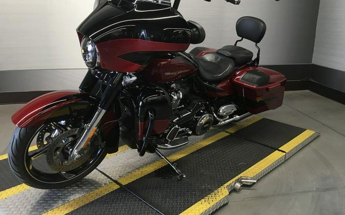 2017 Harley-Davidson® FLHXSE - CVO™ Street Glide®