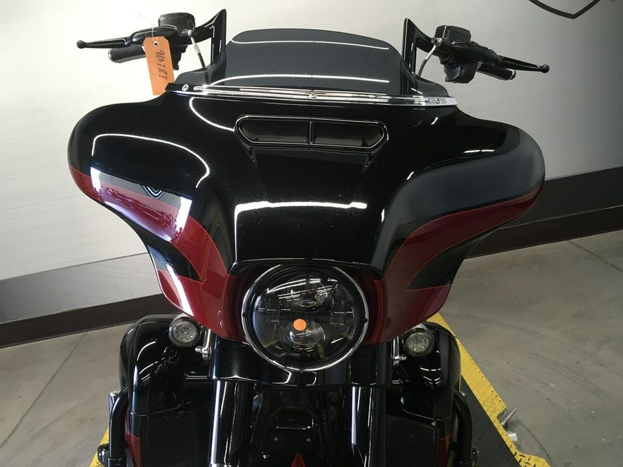 2017 Harley-Davidson® FLHXSE - CVO™ Street Glide®