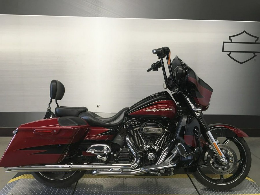 2017 Harley-Davidson® FLHXSE - CVO™ Street Glide®