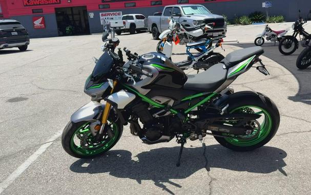 2025 Kawasaki Z900 SE ABS