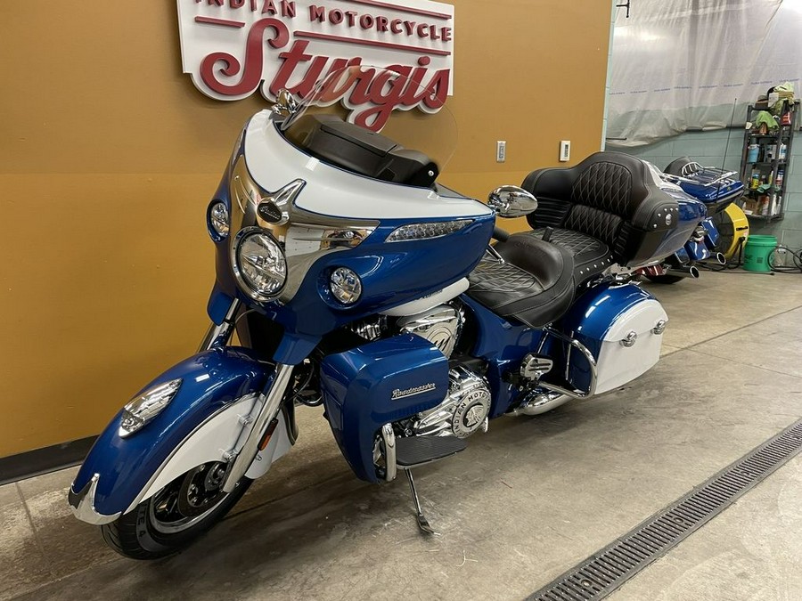 2019 Indian Motorcycle® Roadmaster® Icon Series Brilliant Blue/Pearl White