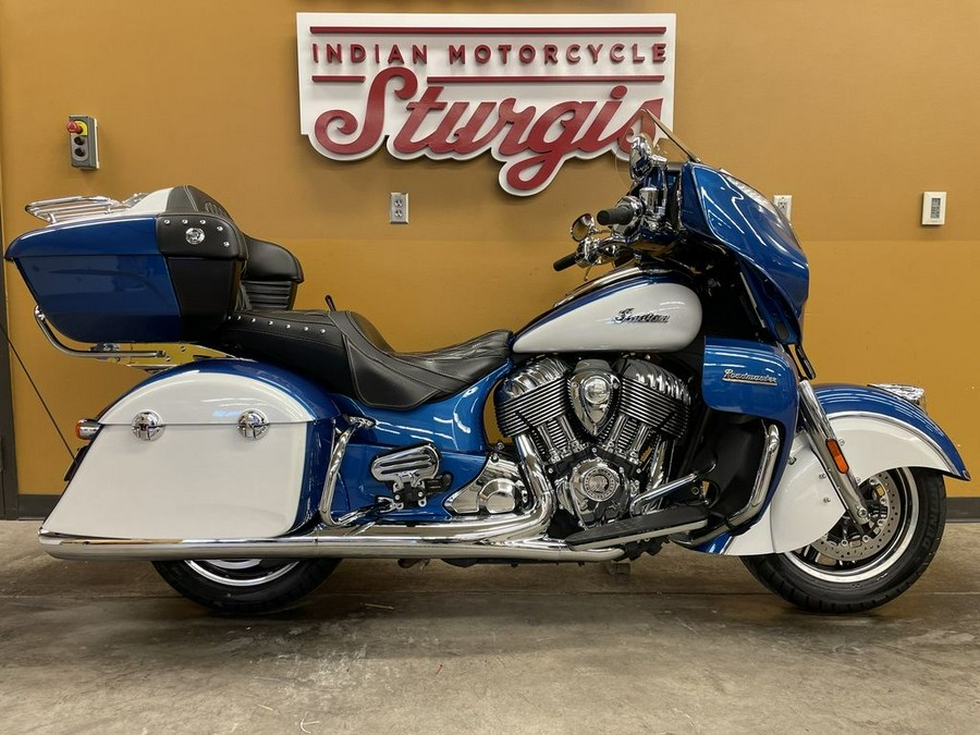 2019 Indian Motorcycle® Roadmaster® Icon Series Brilliant Blue/Pearl White
