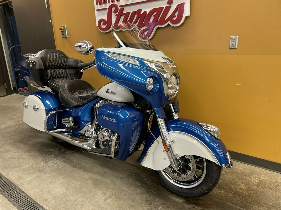 2019 Indian Motorcycle® Roadmaster® Icon Series Brilliant Blue/Pearl White