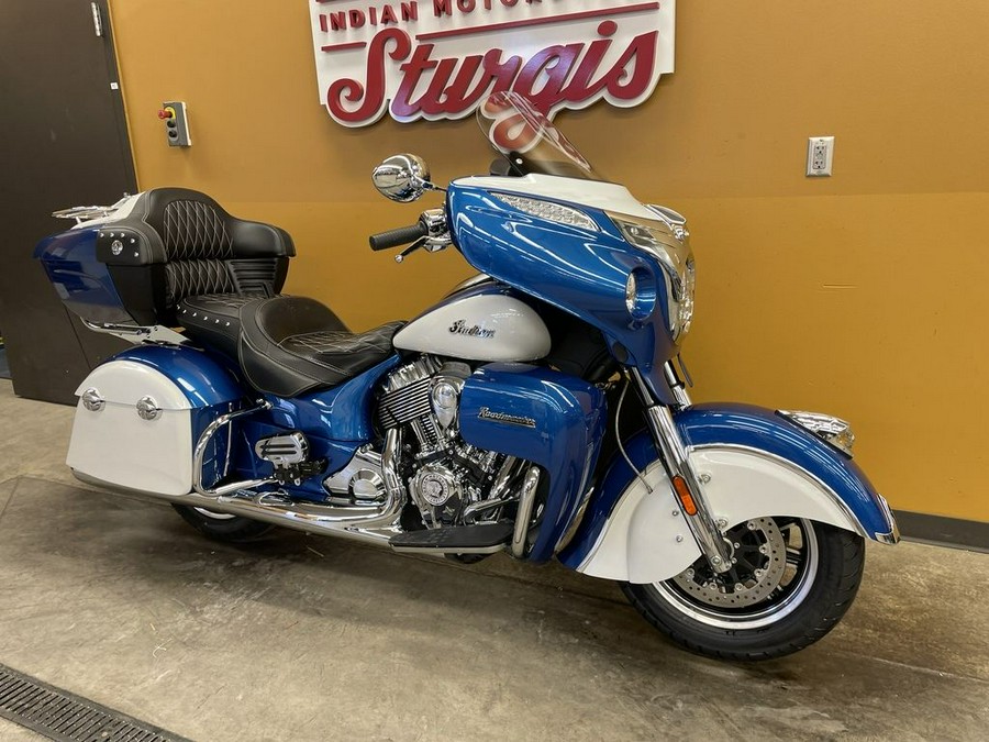 2019 Indian Motorcycle® Roadmaster® Icon Series Brilliant Blue/Pearl White