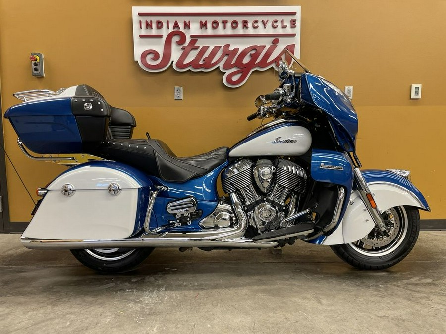 2019 Indian Motorcycle® Roadmaster® Icon Series Brilliant Blue/Pearl White