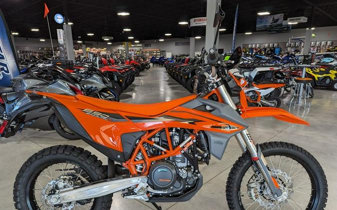 2024 KTM 690 Enduro R