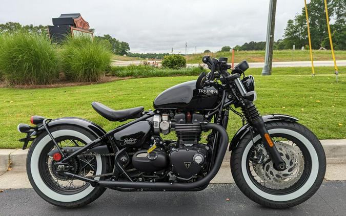 2019 Indian Scout Bobber vs. Triumph Bonneville Bobber Black: Comparison Review