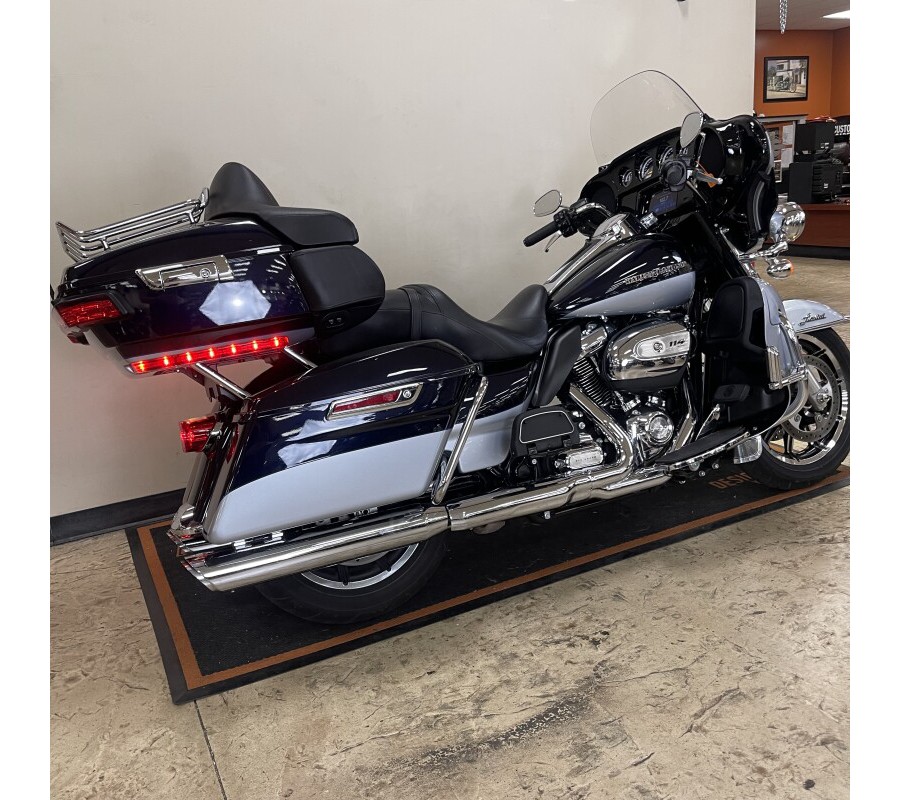 CERTIFIED PRE-OWNED 2019 Harley-Davidson Ultra Limited Midnight Blue/Barracuda Silver FLHTK