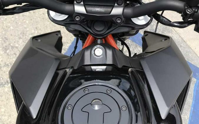 2023 KTM Duke 390