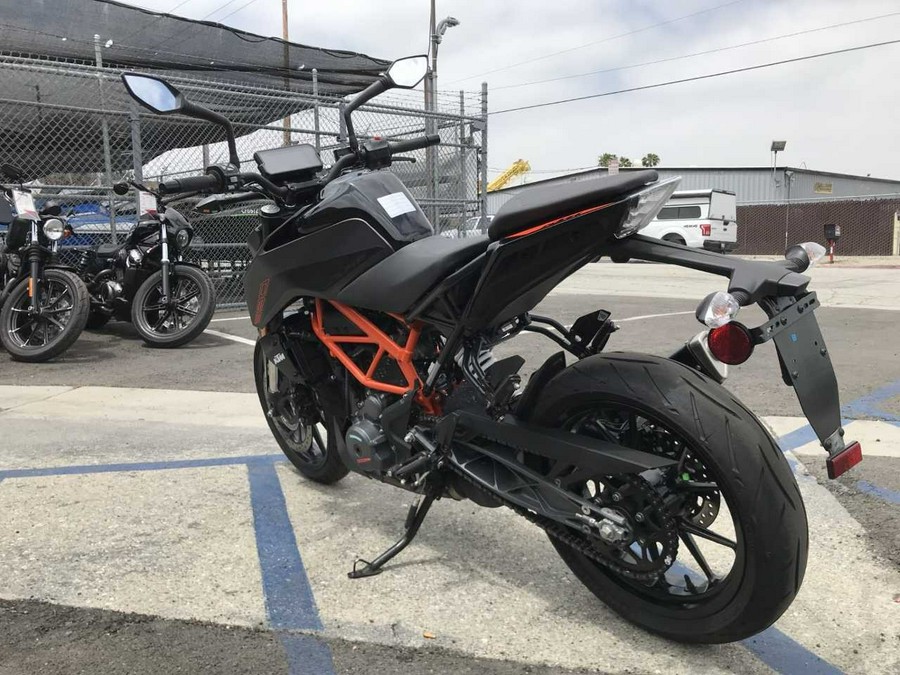 2023 KTM Duke 390