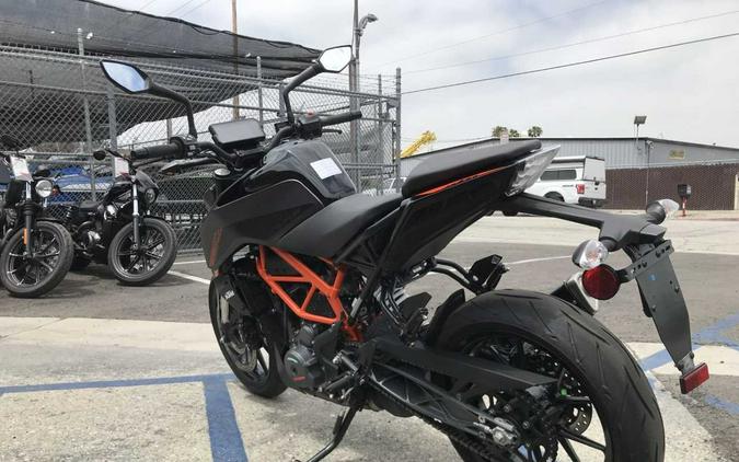 2023 KTM Duke 390