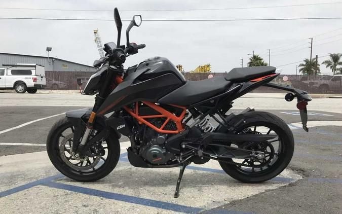 2023 KTM Duke 390