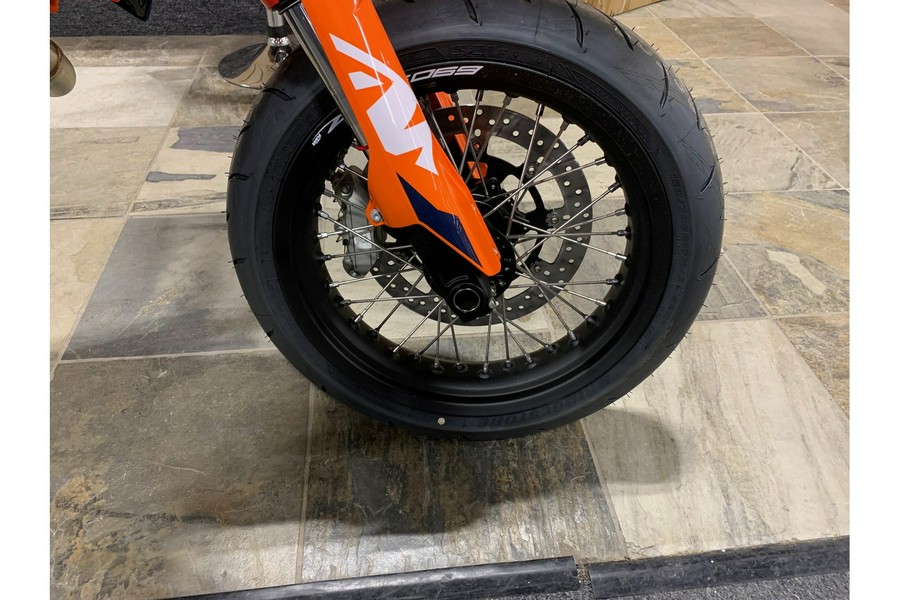 2024 KTM 690 SMC R