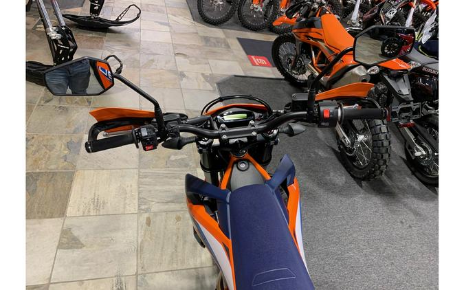 2024 KTM 690 SMC R