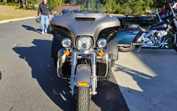 2016 Harley-Davidson® TRI Glide Flhtcutg