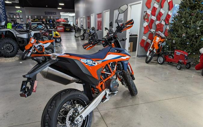 2024 KTM 690 SMC R