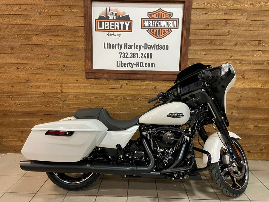 2024 Harley-Davidson Street Glide® White Onyx Pearl - Black Finish FLHX