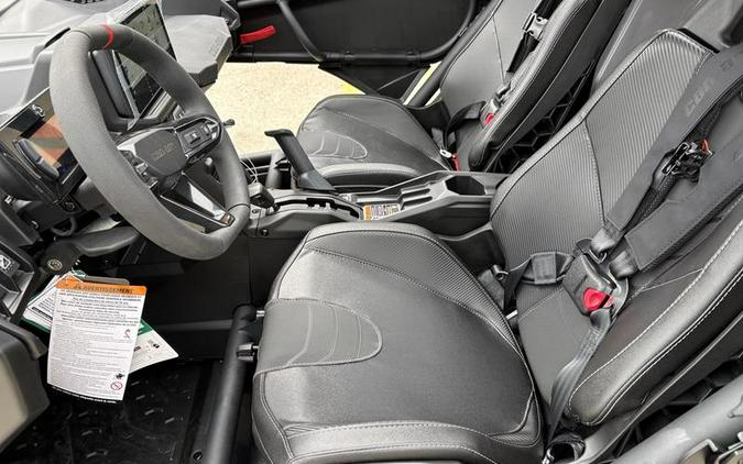 2026 Can-Am® Maverick X3 X ds Turbo RR Triple Black_4.5 in