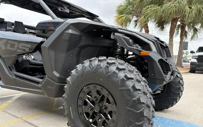 2026 Can-Am® Maverick X3 X ds Turbo RR Triple Black_4.5 in