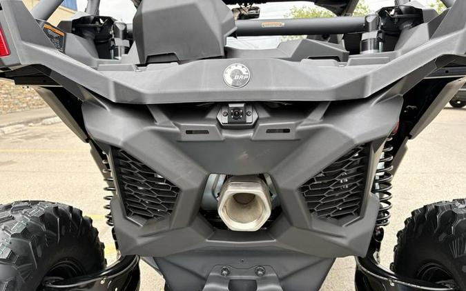 2026 Can-Am® Maverick X3 X ds Turbo RR Triple Black_4.5 in