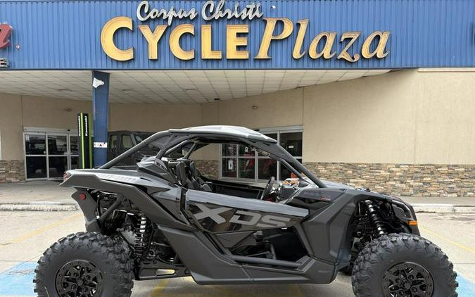2026 Can-Am® Maverick X3 X ds Turbo RR Triple Black_4.5 in