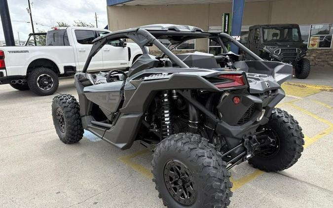 2026 Can-Am® Maverick X3 X ds Turbo RR Triple Black_4.5 in