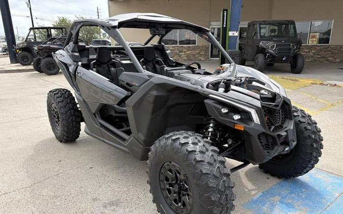 2026 Can-Am® Maverick X3 X ds Turbo RR Triple Black_4.5 in