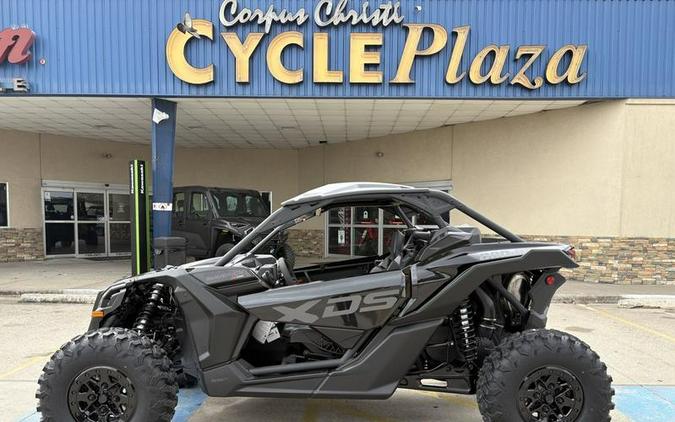 2026 Can-Am® Maverick X3 X ds Turbo RR Triple Black_4.5 in