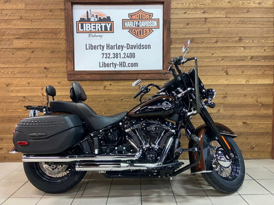 2019 Harley-Davidson® Heritage Classic 114 Rawhide/Vivid Black FLHCS