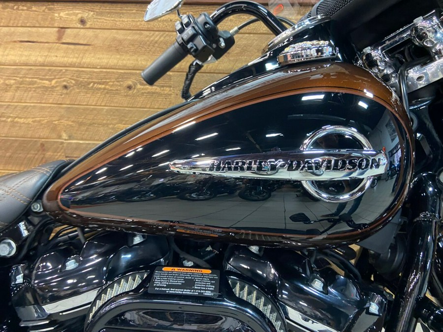 2019 Harley-Davidson® Heritage Classic 114 Rawhide/Vivid Black FLHCS