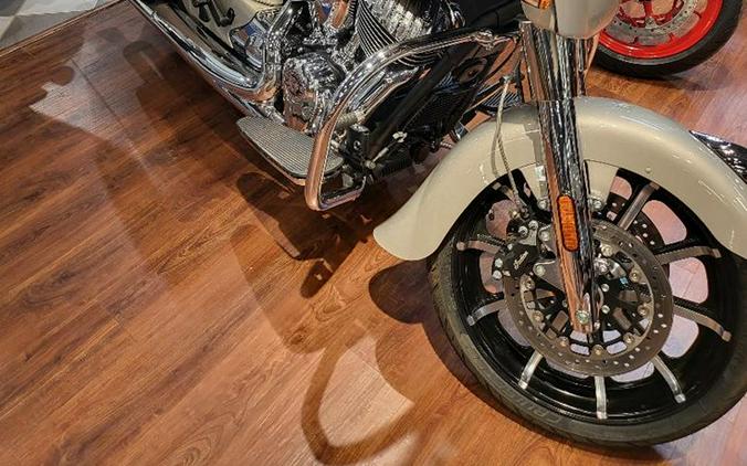 2022 Indian Motorcycle CHIEFTAIN LIMITED, SILVER QUARTZ MTLC, 49ST