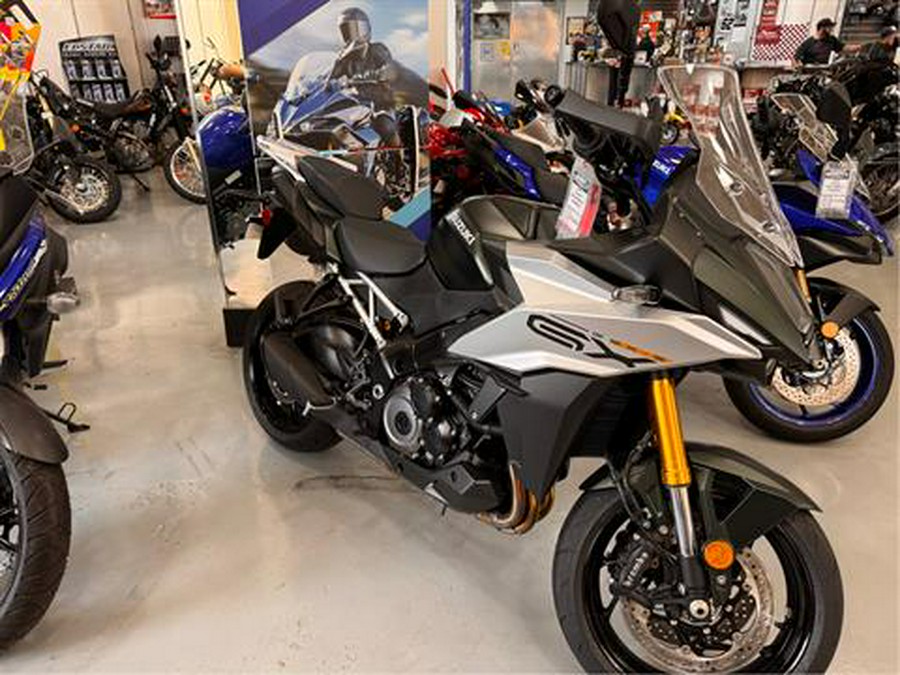 2024 Suzuki GSX-S1000GX+