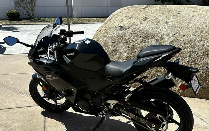 2026 Kawasaki Ninja 500 Metallic Flat Spark Black