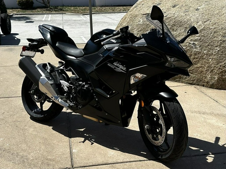 2026 Kawasaki Ninja 500 Metallic Flat Spark Black