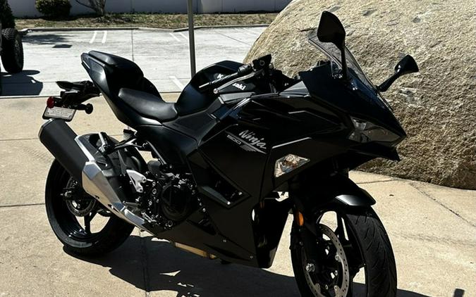 2026 Kawasaki Ninja 500 Metallic Flat Spark Black