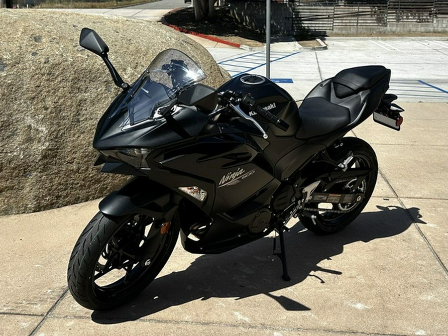 2026 Kawasaki Ninja 500 Metallic Flat Spark Black