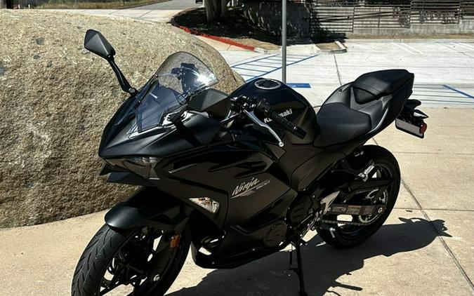 2026 Kawasaki Ninja 500 Metallic Flat Spark Black