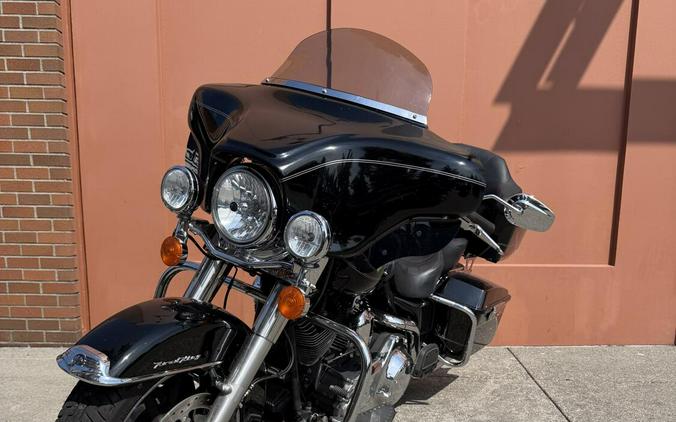 Harley-Davidson® Road King® Vivid Black