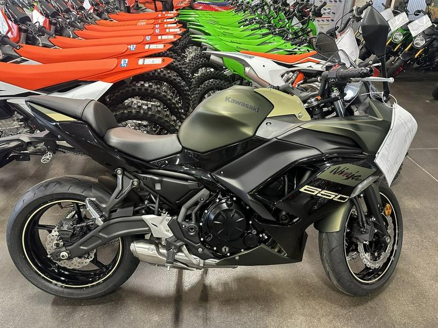 2024 Kawasaki Ninja® 650 Metallic Covert Green/Metallic Spark Black