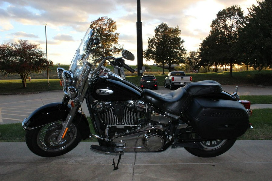 2021 Harley-Davidson® FLHC - Heritage Classic
