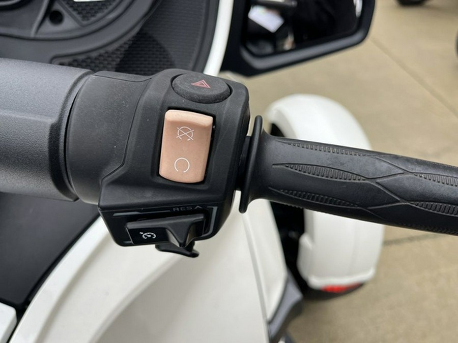 2018 Can-Am Spyder RT 6-Speed Semi-Automatic With Reverse (SE