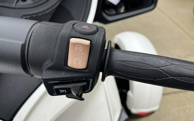 2018 Can-Am Spyder RT 6-Speed Semi-Automatic With Reverse (SE