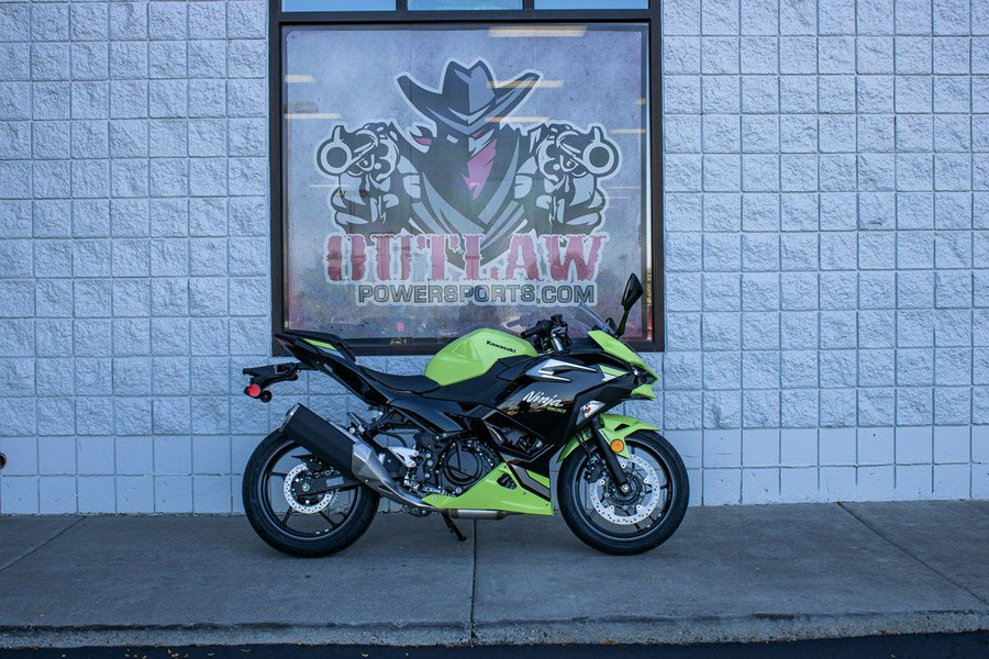 2026 Kawasaki Ninja® 500 ABS Metallic Yellowish Green/Ebony