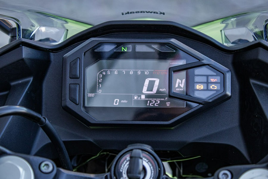 2026 Kawasaki Ninja® 500 ABS Metallic Yellowish Green/Ebony