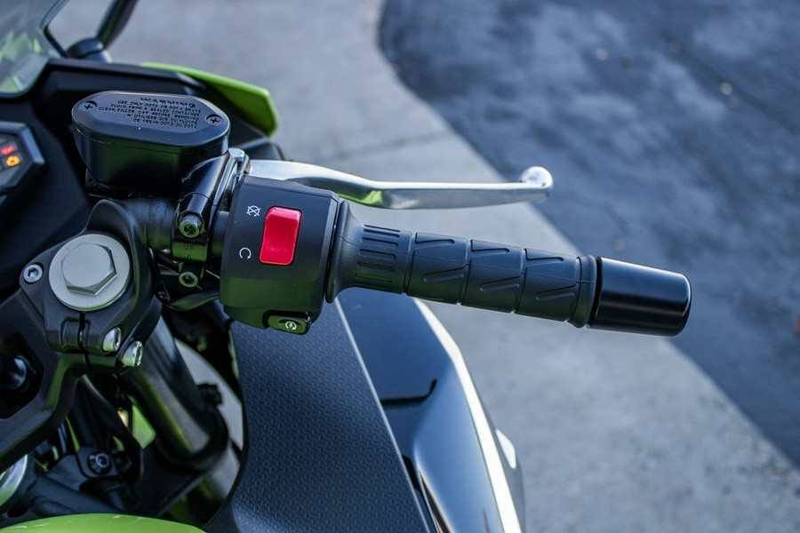 2026 Kawasaki Ninja® 500 ABS Metallic Yellowish Green/Ebony