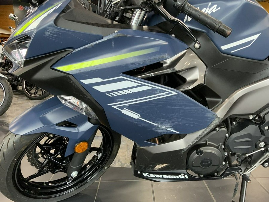 2022 Kawasaki Ninja® 400 Metallic Matte Blue/Metallic Graphite Gray