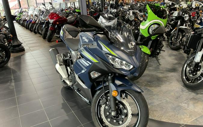 2022 Kawasaki Ninja® 400 Metallic Matte Blue/Metallic Graphite Gray