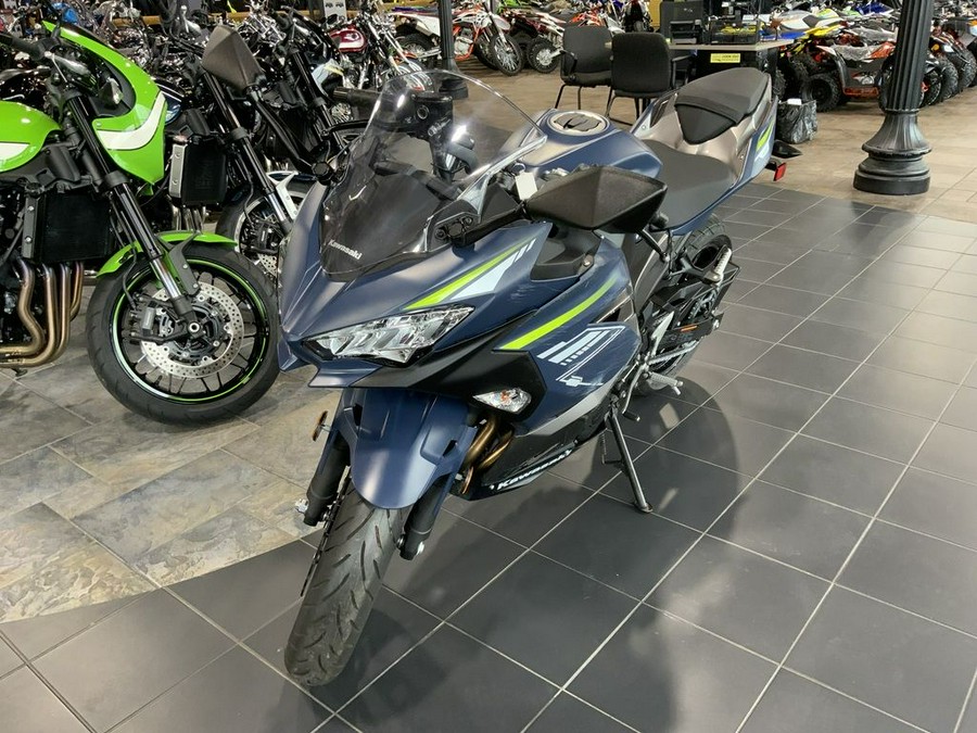 2022 Kawasaki Ninja® 400 Metallic Matte Blue/Metallic Graphite Gray