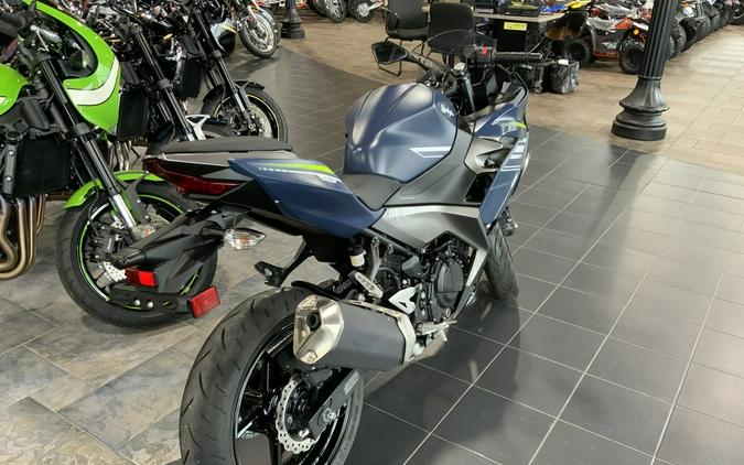 2022 Kawasaki Ninja® 400 Metallic Matte Blue/Metallic Graphite Gray