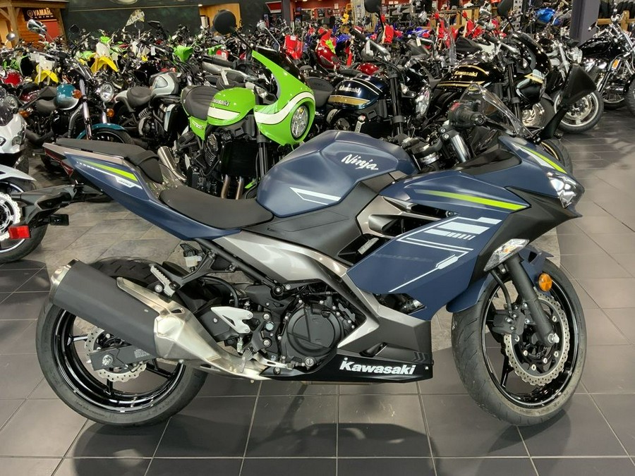 2022 Kawasaki Ninja® 400 Metallic Matte Blue/Metallic Graphite Gray
